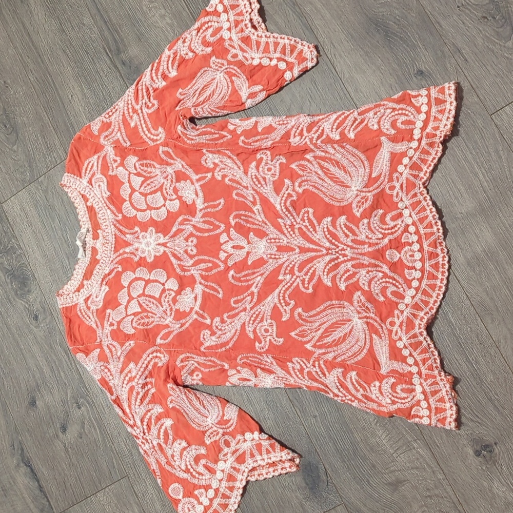 Solitaire Coral Top with White Embroidered Lace